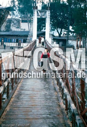 1092_bhutan_1994_dzong in punakha.jpg